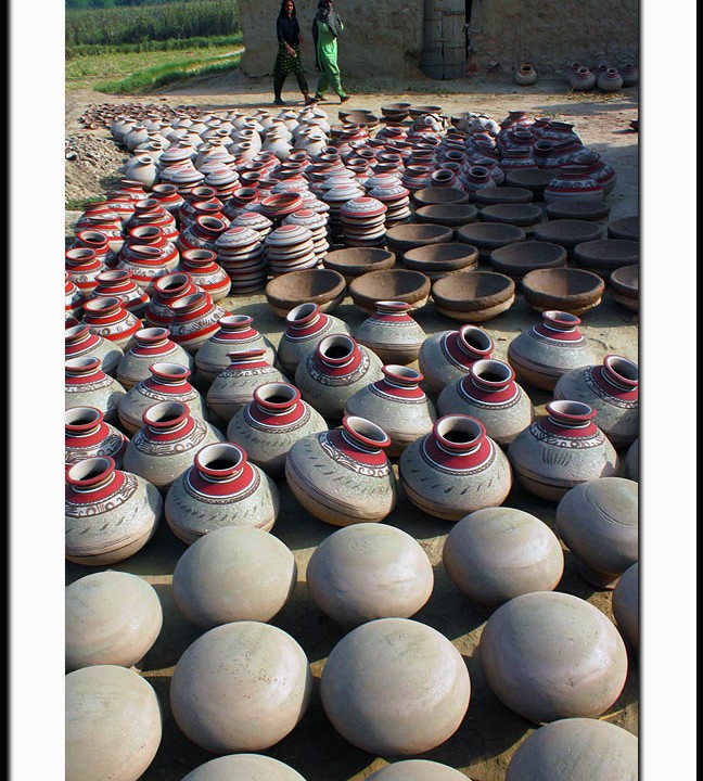 LIFE OF POTTERS SHOW POTTERY IN ASIA