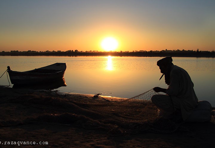 FISHERMAN MAKING NET