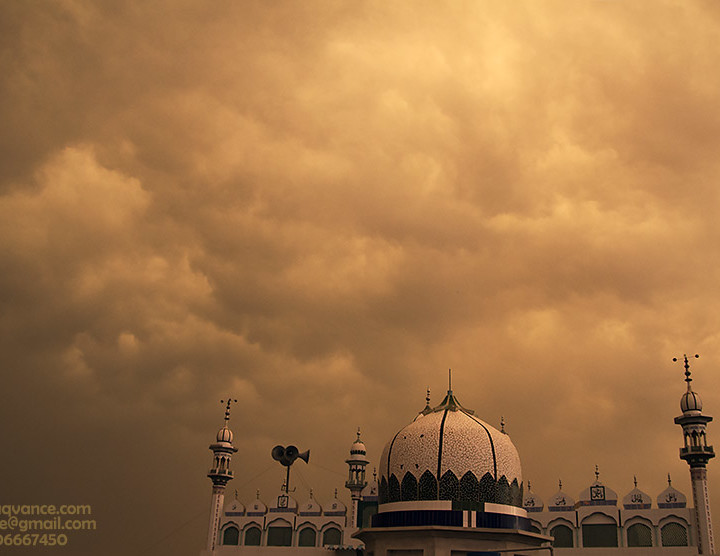 DRAMA OF LIGHT AND CLOUDS IN A DUST STORM